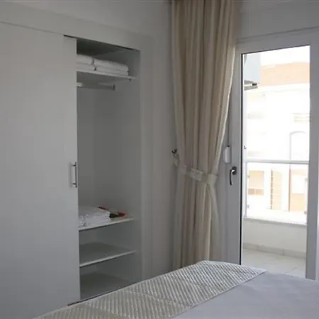 Delightful 2 Bed Within A Beautifully Laid Out Gated Community *
