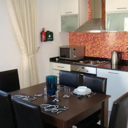 Delightful 2 Bed Within A Beautifully Laid Out Gated Community