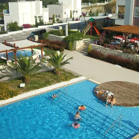 Delightful 2 Bed Within A Beautifully Laid Out Gated Community 公寓 马纳夫加特