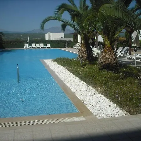 Delightful 2 Bed Within A Beautifully Laid Out Gated Community 公寓