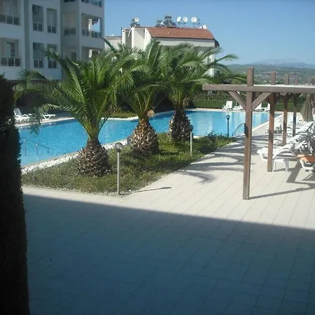 Delightful 2 Bed Within A Beautifully Laid Out Gated Community 公寓 马纳夫加特