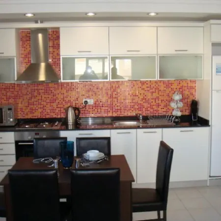 Delightful 2 Bed Within A Beautifully Laid Out Gated Community 公寓 *